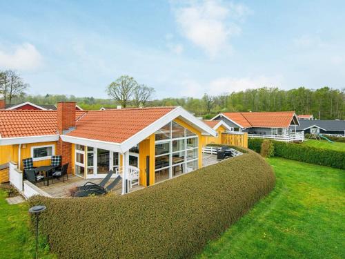 Grønninghoved Strand House | 8 person holiday home in Sjølund-By Traum