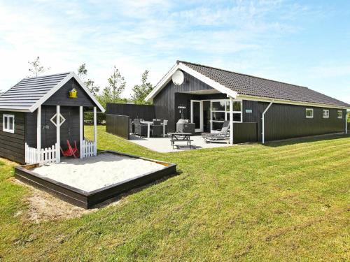 Skaven Strand House | 8 person holiday home in Tarm-By Traum