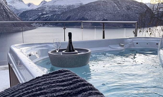 Valldal House | 8 person holiday home in Valldal