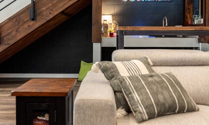 Dennis House | 8 Private Bungalow Suites PLUS the Deluxe Main Barndo in Granbury, TX! Sleeps 36