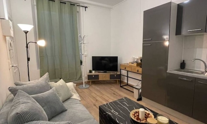 Reims Apartment | 8-Very nice apartment in Reims for 4 travellers