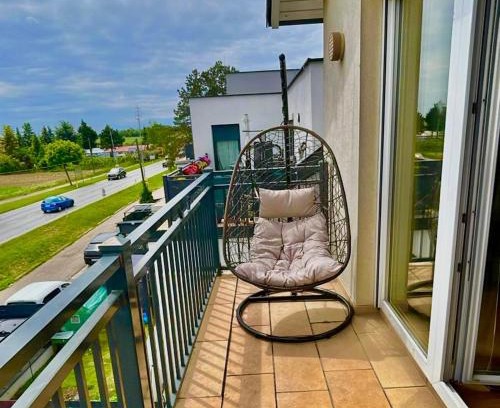 Fohrenhain Apartment | 80 m2 Rooftop Apartment with Balcony & Free Parking