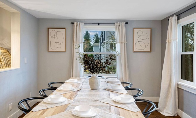 Esperance House | 8022 entire · Huge 8b5b House @Edmonds/close to Ferry Terminal