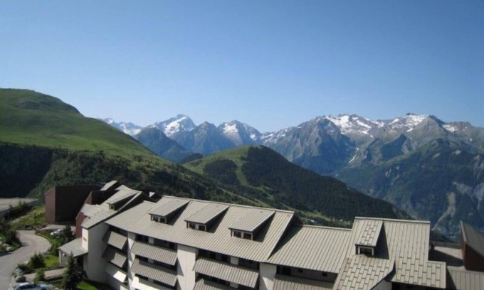 Eclose-Est Apartment | 80m from shops, 3rd floor, tv, ski locker, 24m², Alpe d'Huez