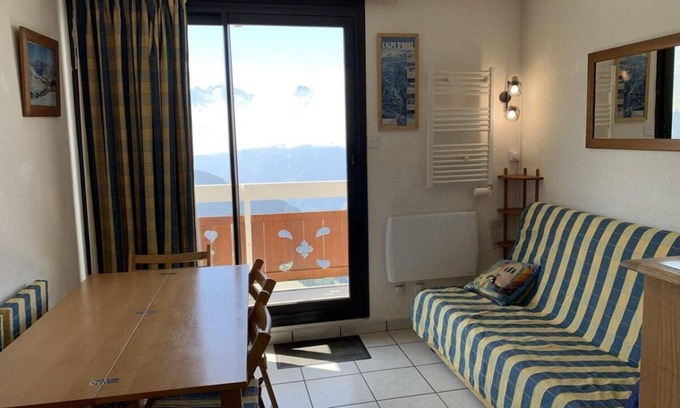 Eclose-Est Apartment | 80m from shops, 4th floor, balcony, tv, ski locker, 23m², Alpe d'Huez