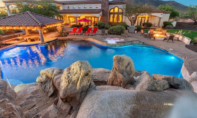 Cave Creek House | 8400sf Spectacular Mansion POOL AND Mini GOLF Scottsdale/Cave Creek 16 Beds