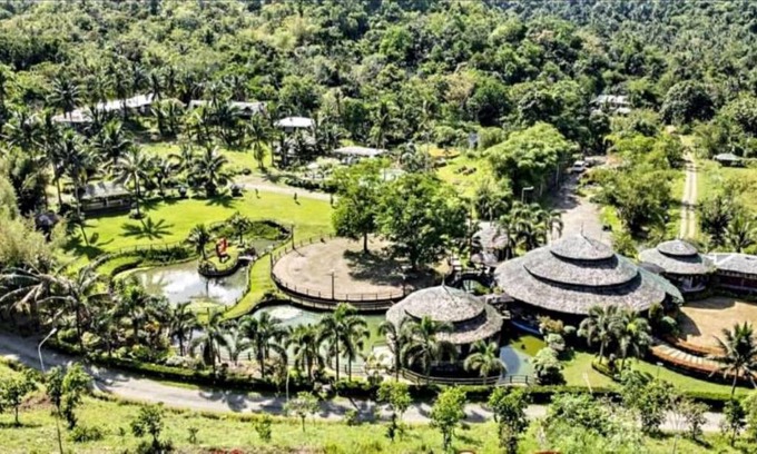 Babatngon Resort | 85 m² Resort ∙ 20 guests