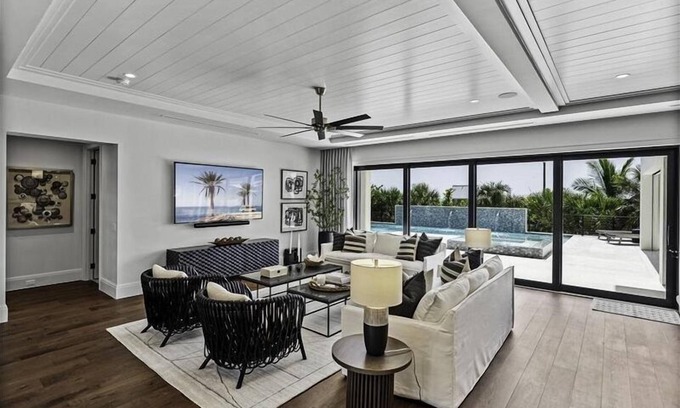 Boca Grande House | 854 Grand Pass - Hill Tide - Sleeps 8 - Elevator