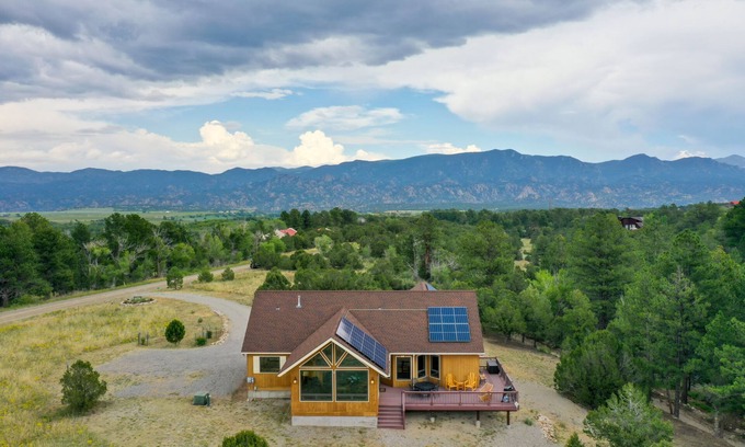 Nathrop House | 8696: 360 Mtn View & On-Site Hiking!