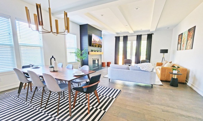 Charlotte House | 8BR Southend Walk to Everything Sleeps 20