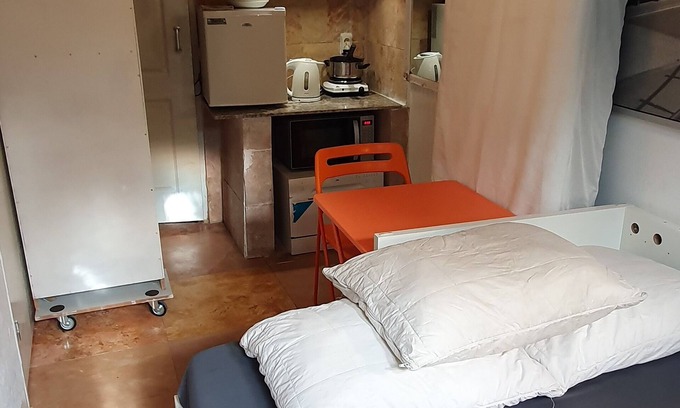 Duivendrecht House | 8m2 studio near metro station and bus stop