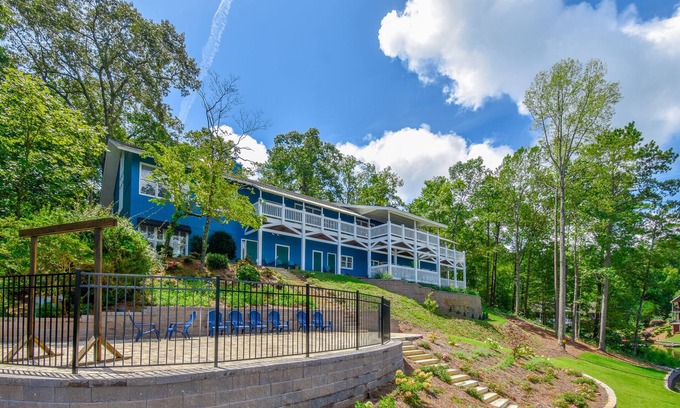 Tallassee House | 9 br/7 bath