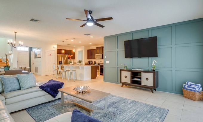 West Haven House | 9 Mi to Disney: Group Getaway w/Lanai & Hot Tub!