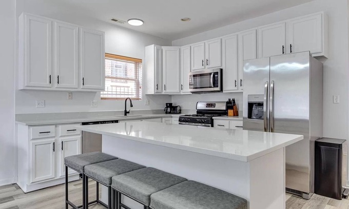 Oak Park Apartment | 9 miles from Downtown Chicago