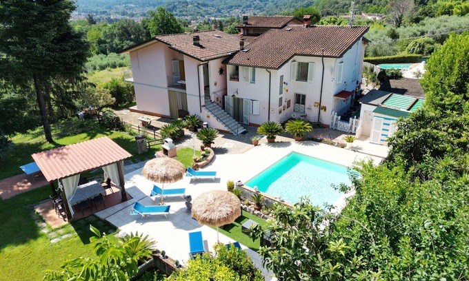 Camaiore House | 9 People - Private pool - private Garden