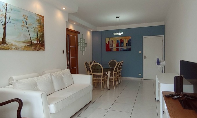 Asturias Apartment | 90 m2 apt - Wifi, air conditioned, screened - close to everything between Asturias and Tombo