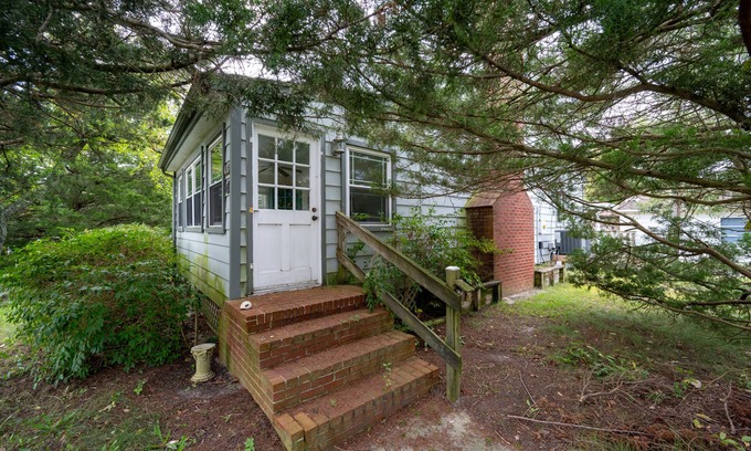 Broadkill Beach House | 907 Bayshore - Large home in Broadkill. Just a block to the beach!