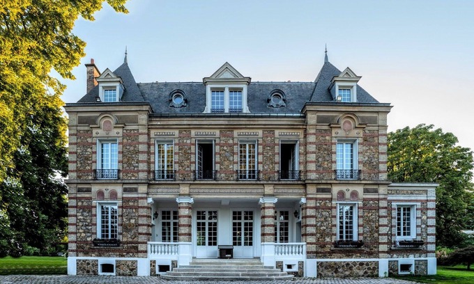 Garches Apartment | 90m2 self-contained apartment for relaxing, working or visiting the region
