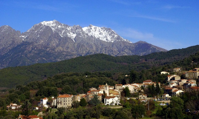 Ucciani Apartment | 95m2 comfort and beautiful view linen included Parking ok