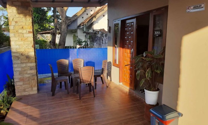 Kalipuro Bed & Breakfast | 999 KHS Homestay