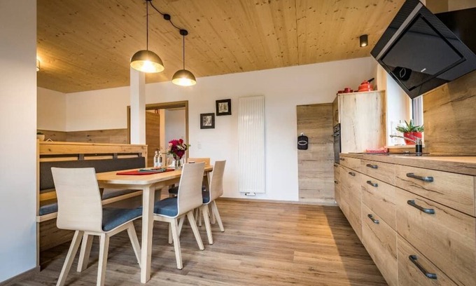 Nittenau Apartment | 99qm-großes Chalet am Regen mit Holzofen für ein gemütliches Wohlfühlambiente