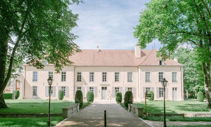 Saint-Loup-Geanges Other | A 10 km de Beaune - Le Château de Maizières