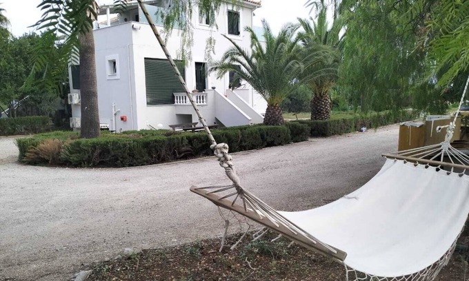 Kontsika Villa | A 2 level sea-view villa 50 steps from the beach in the famous Galaxidi.