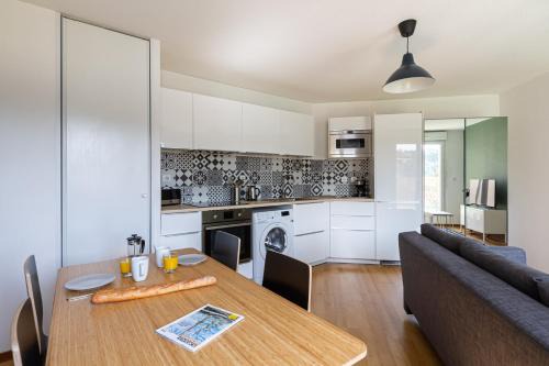 Cenon Apartment | A 5 min de Bordeaux centre - Terrasse - Pied du tram