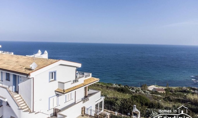 Castelsardo Historic Centre Apartment | A 5 minuti da Cala Ostina! Una terrazza sul mare