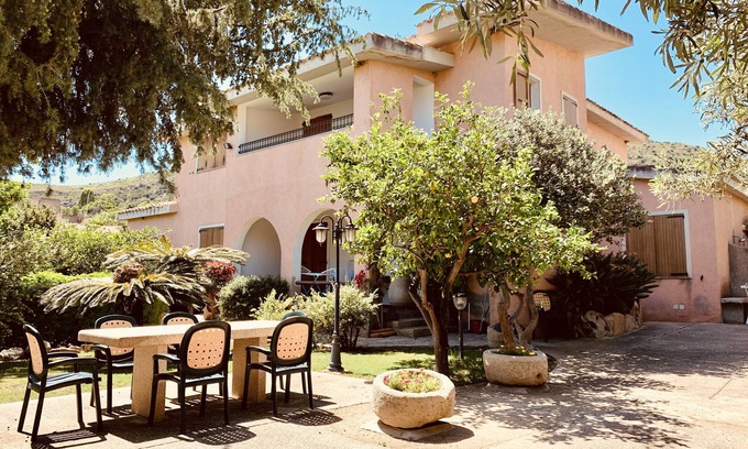 Solanas House | A 7 Minuti a Piedi Dalla Spiaggia!