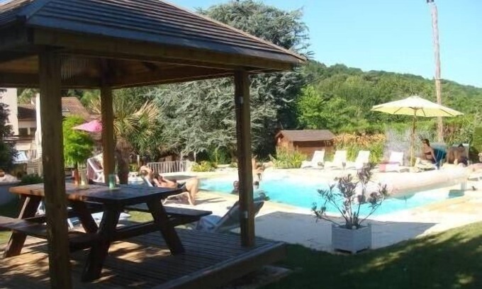 Etrechy Apartment | A 70sq.m apartment in a villa with secure swimming pool. Near to Paris.