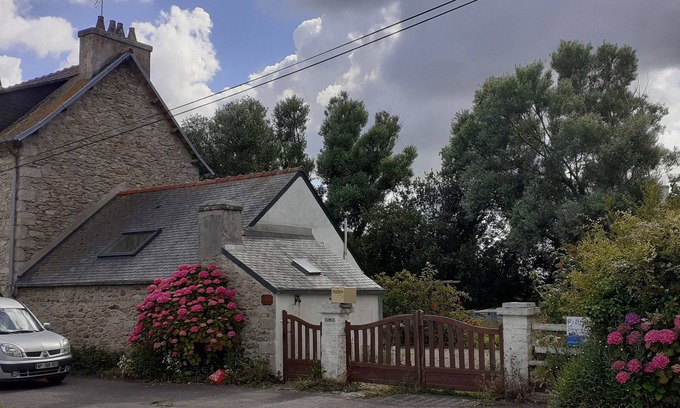 Plouneour-Trez Bed & Breakfast | A bed and breakfast on the edge of the GR34