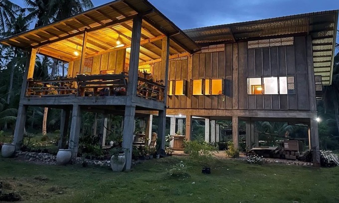 Central Visayas Bed & Breakfast | A beachfront rustic home in Lazi, Siquijor.