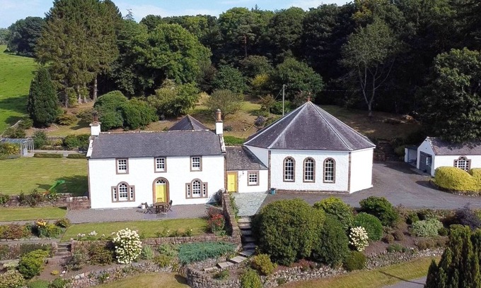 Newbridge Cottage | A beautiful and picturesque home set in its own extensive gardens. Sleeps 8.