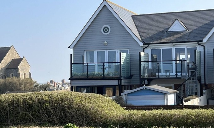 Mundesley House | A beautiful award winning upside down house with fabulous sea views