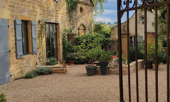 Iguerande House | A beautiful escape between the Loire and the hills