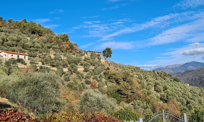 Dolceacqua House | A beautiful house, a private pool and a view to dream of