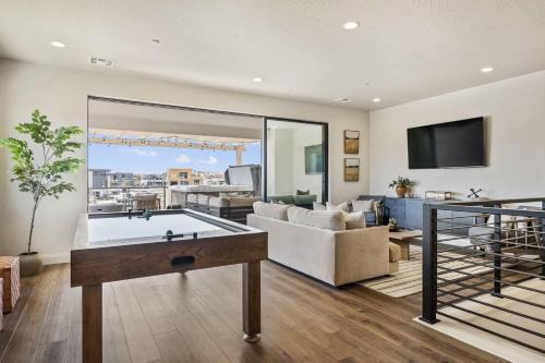 St. George House | A Bit of Paradise townhouse
