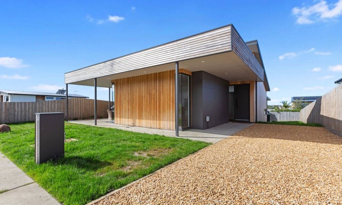 Apollo Bay House | A Box of Moonlight Stylish Holiday Home