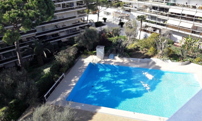 Cap-d'Antibes Apartment | A bright and spacious apartment with pool