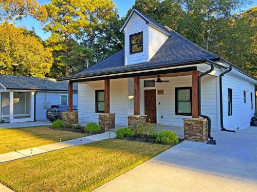 Atlanta House | A Cabin in the City with a 5 Star Lush Backyard