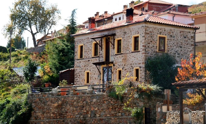 Sidirochori Villa | A century old stone House Overlooking The Kastoria Lake