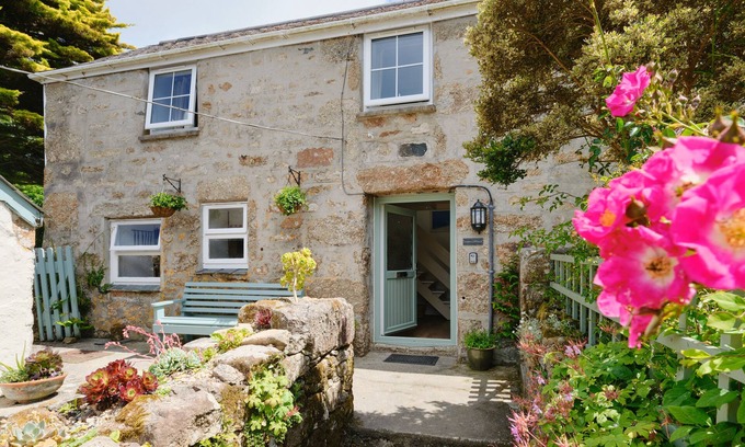 Chysauster Cottage | A charming and spacious cottage in rural St Ives