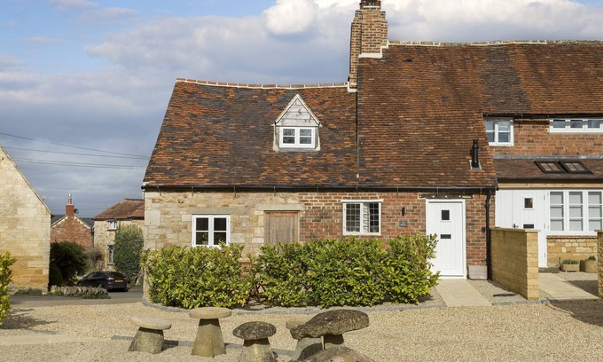 Stretton on Fosse Cottage | A charming cottage newly refurbished to provide a comfortable living space.