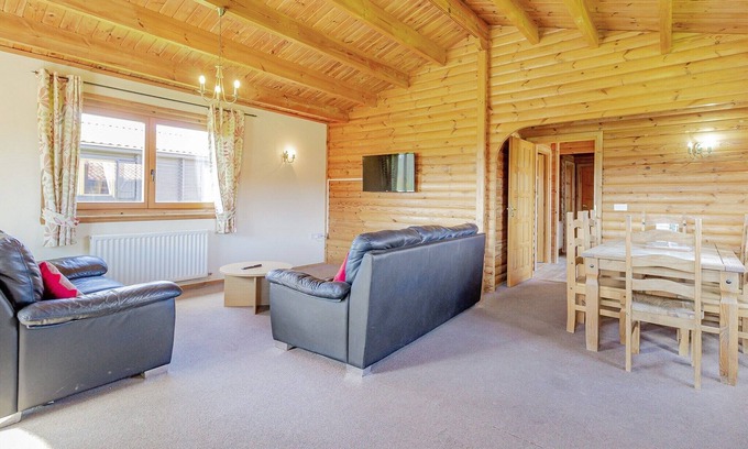 Scunthorpe Cabin | A charming three bedroom lodge with a master bedroom with a double bed served by an en-suite shower