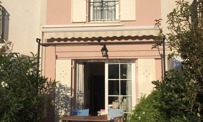 Aigues-Mortes Villa | A chic and comfortable 2 bedroom villa and mooring in private marina development