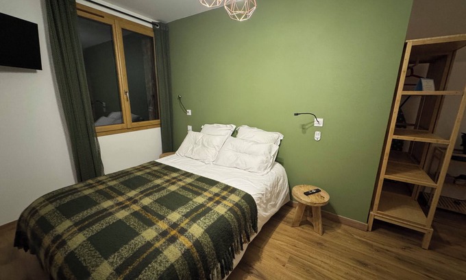 Mont-pres-Chambord Bed & Breakfast | A cocooning room on the edge of the forest