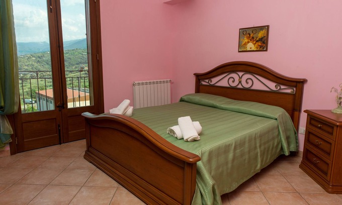 Castelbuono Apartment | A comfortable, relaxant atmosphere that overlooks the park of the Madonie