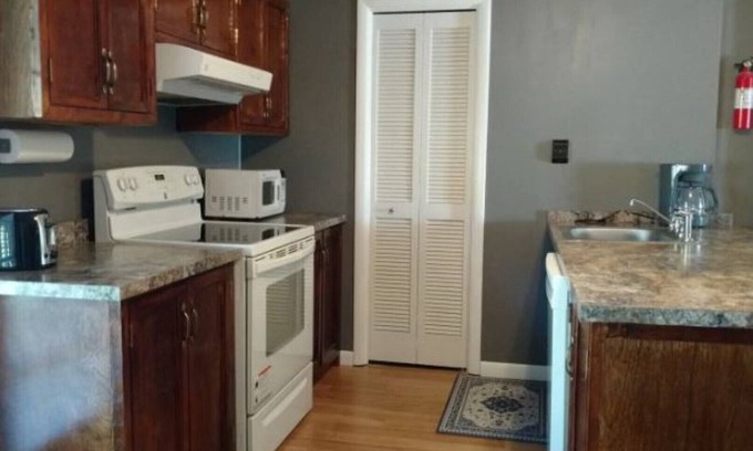 Collegedale Apartment | A Comfy Place near SAU. Kitchenette, Private Entrance, Queen Bed, Bath.