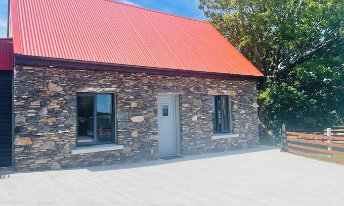 Cloghane Cottage | A cosy cottage on our family farm, minutes from Conor Pass